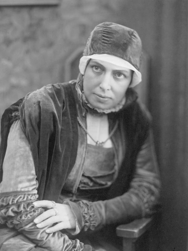 1917 Gerda Lundeqvist i Fru Inger till Östråt