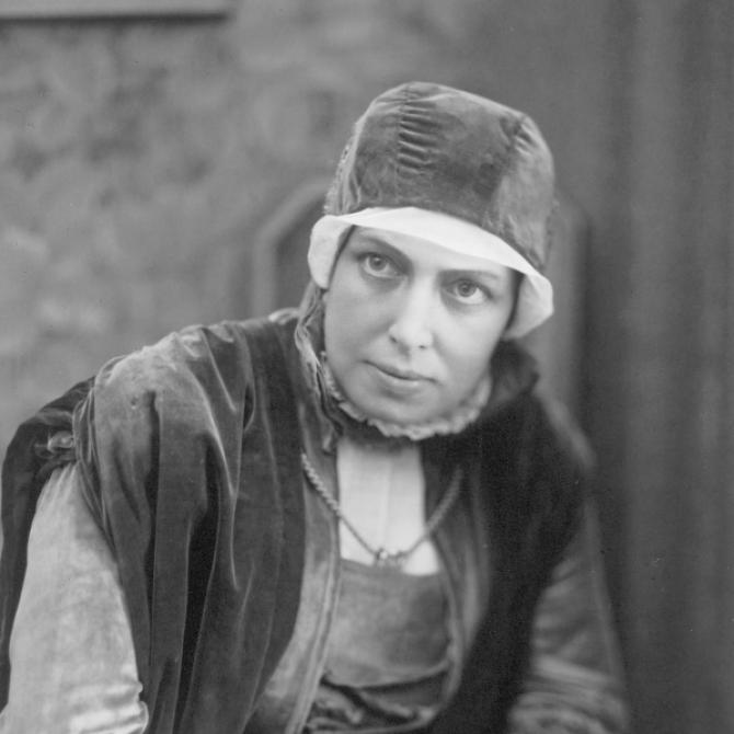 1917 Gerda Lundeqvist i Fru Inger till Östråt